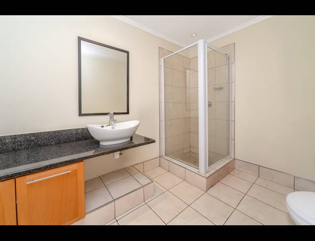 2 BEDROOM APARTMENT FOR SALE IN BRYANSTON